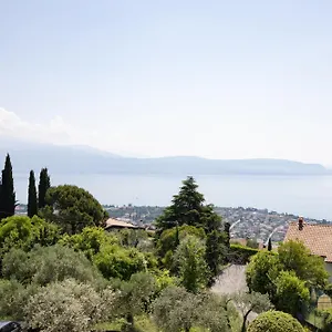 https://apartment-with-a-wonderful-view-of-lake-garda.it-lombardy.com